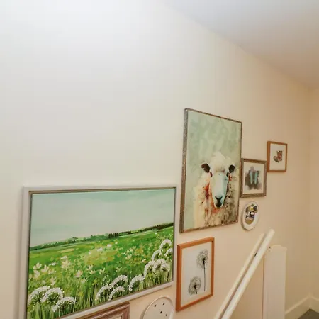 The Fox's Den * וויטבי