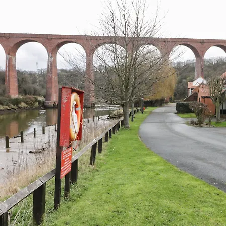 The Fox's Den * וויטבי