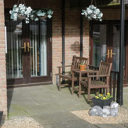 The Fox's Den * וויטבי