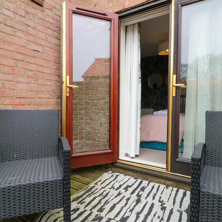 The Fox's Den 惠特比